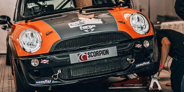 Touring Car Racing: The Best Door-to-Door Action in Motorsport